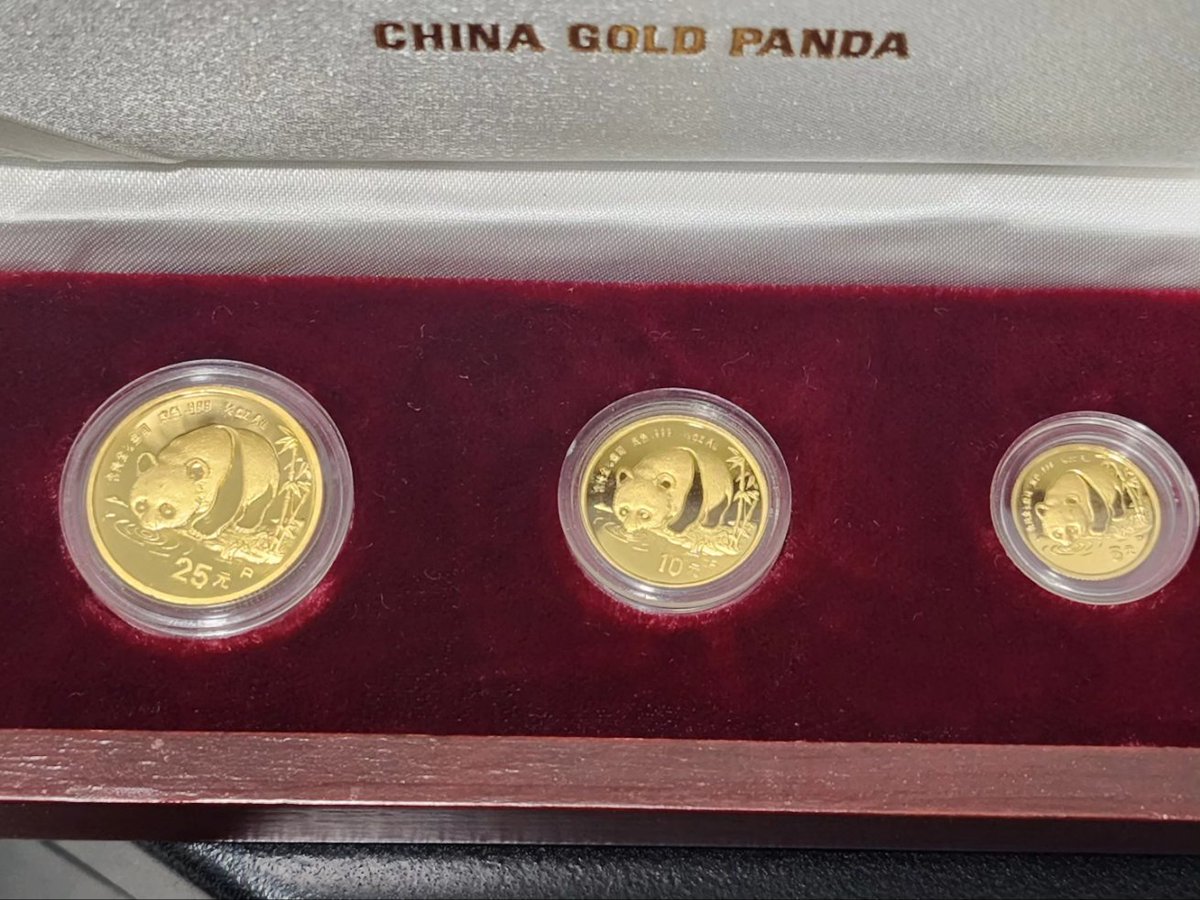 shyted88's tweet image. 1987 Chinese Panda Gold Coin
( 0.25 oz, 0.1oz, 0.05oz set )
#pandacoin #1987panda #pandagold