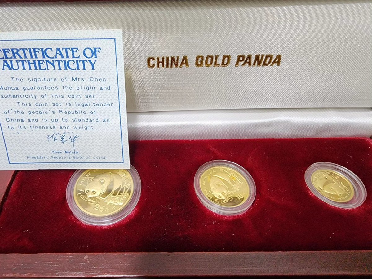 shyted88's tweet image. 1987 Chinese Panda Gold Coin
( 0.25 oz, 0.1oz, 0.05oz set )
#pandacoin #1987panda #pandagold