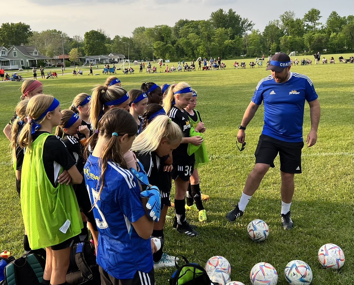 IndyPremierSC's tweet photo. 11G Elite III with a big midweek game in lovely Pendleton! #niceheadbandcoach #techniqueiskey🔑 #kickinit https://t.co/JP5jMNyuxK