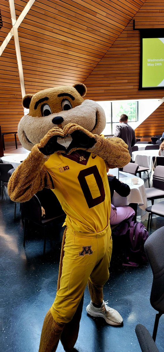 KateAdamala's tweet image. Last day of #SynCell2023, we were joined by a special guest, an example of #bioengineering that went horribly right: Goldy the Gopher came to learn how to build synthetic cells.
He also helped us with poster prize ceremony.
@BaSyCresearch #biotech
