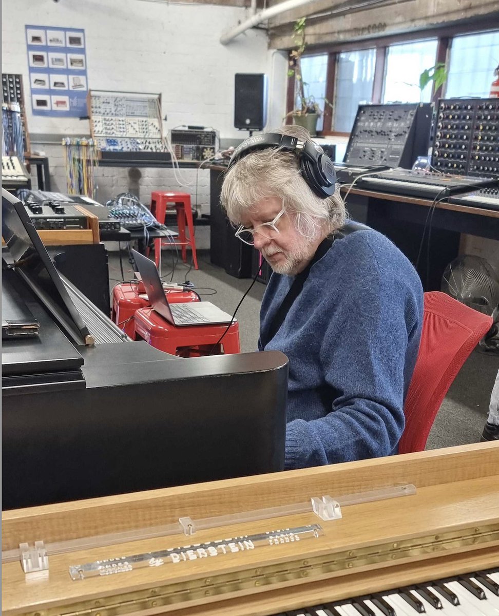 Will Gregory of @goldfrappmusic popped by and spent some time on the Novachord! 💛 Come back soon Gregory!