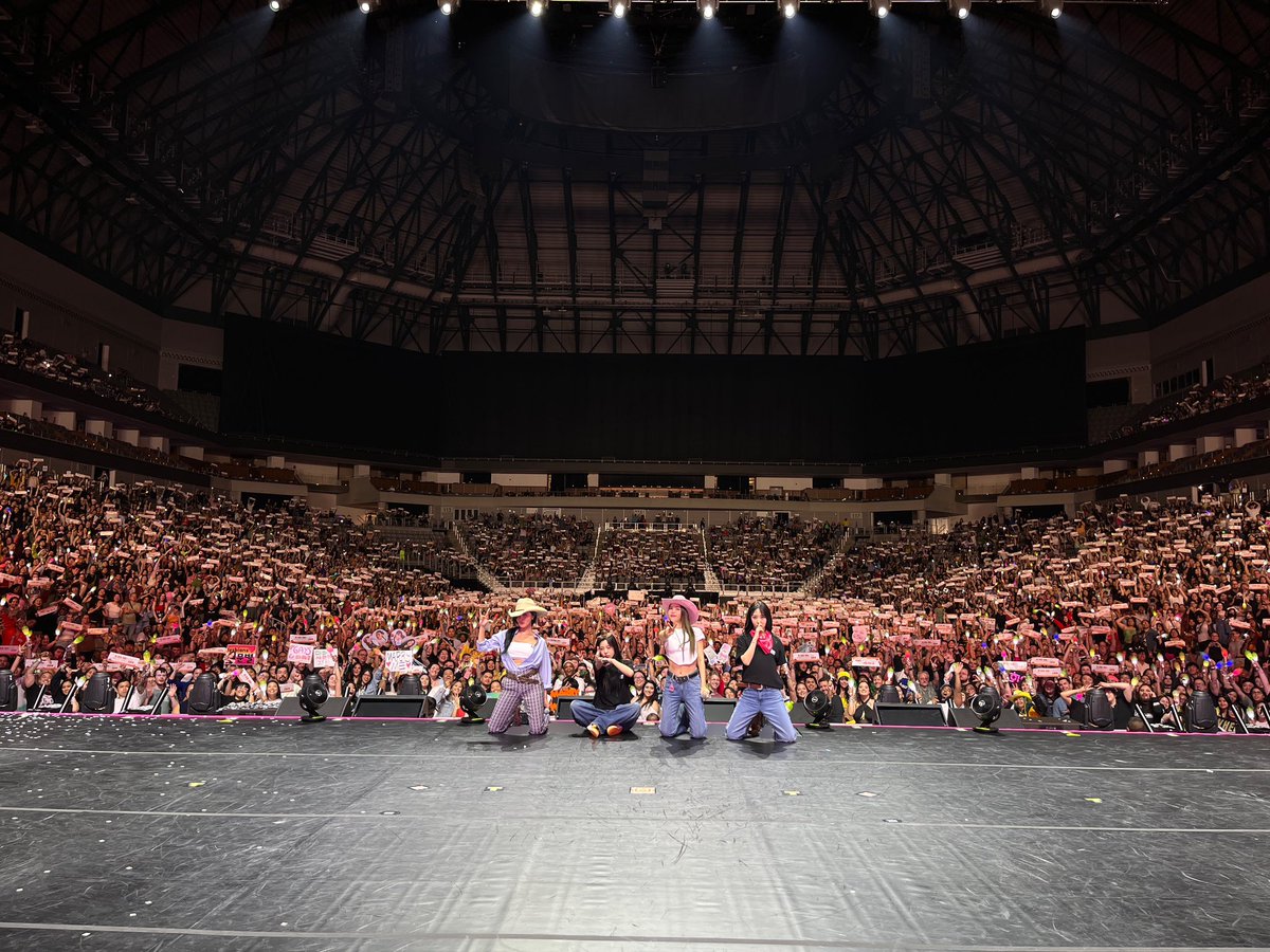 RBW_MAMAMOO's tweet image. [#마마무]

🎤 [MY CON
- FORT WORTH] 🎤

매번 큰 함성과 응원으로
마마무와 함께해 주시는 
무무 여러분 덕분에 오늘 
공연도 성공적으로
마무리할 수 있었습니다✨

매 공연마다 마마무의 
곁에서 큰 힘이 되어주시는
무무 여러분 항상 감사드립니다🩷

#MAMAMOO #무무 #MY_CON