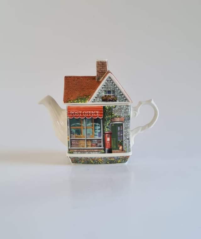 Collectable Curios' item of the day... James Sadler ‘Traditional England Post Office’ Lidded Teapot

collectablecurios.co.uk/product/james-…

#Sadler #Teapot #PostOffice #Collector #Antiquing #ShopVintage #Home #Trending #ShopLocal #SupportLocal #StGeorgesBelfast  #StGeorgesMarketBelfast