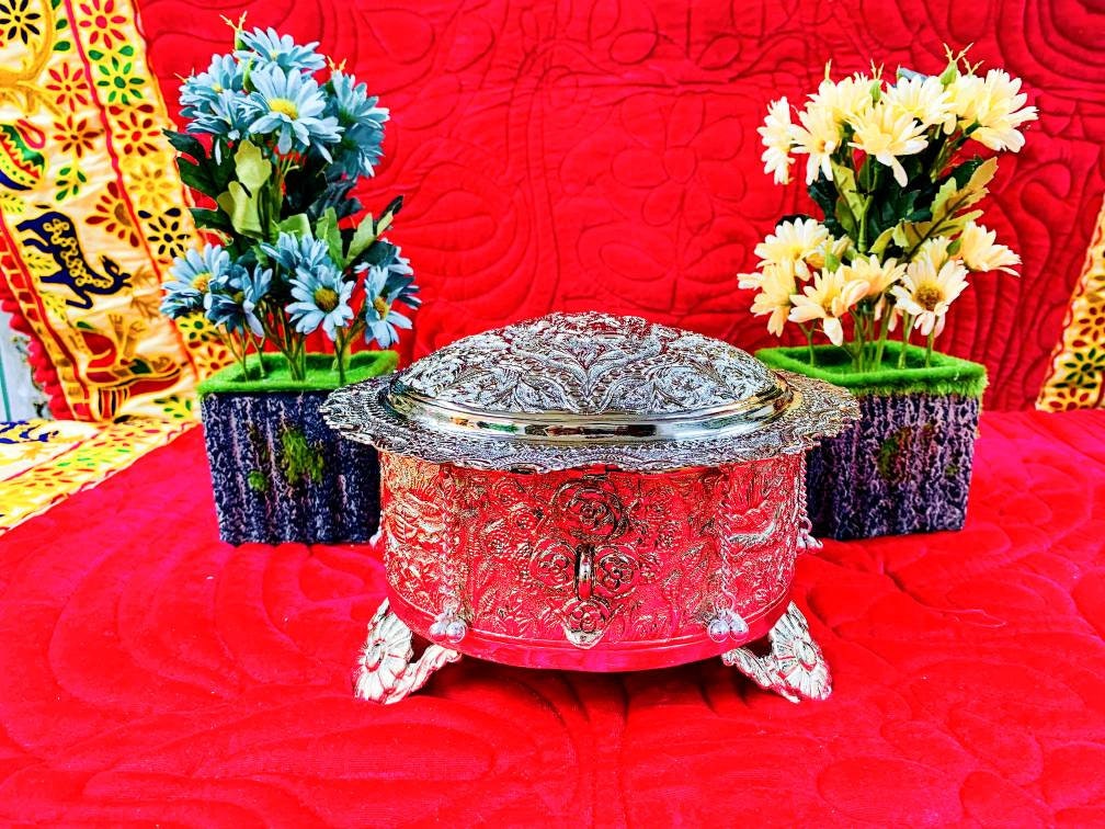 prayoshaha48891's tweet image. Excited to share the latest addition to my #etsy shop: German Round Handcarved Box, Serving Bowl, Chocolate Box, Made in India, handcarved Gift Box, Trinket box, fine polished box, dryfruit box etsy.me/424d8r2 #drayfoodbox #silverbox #anticbox #prayoshahandicra