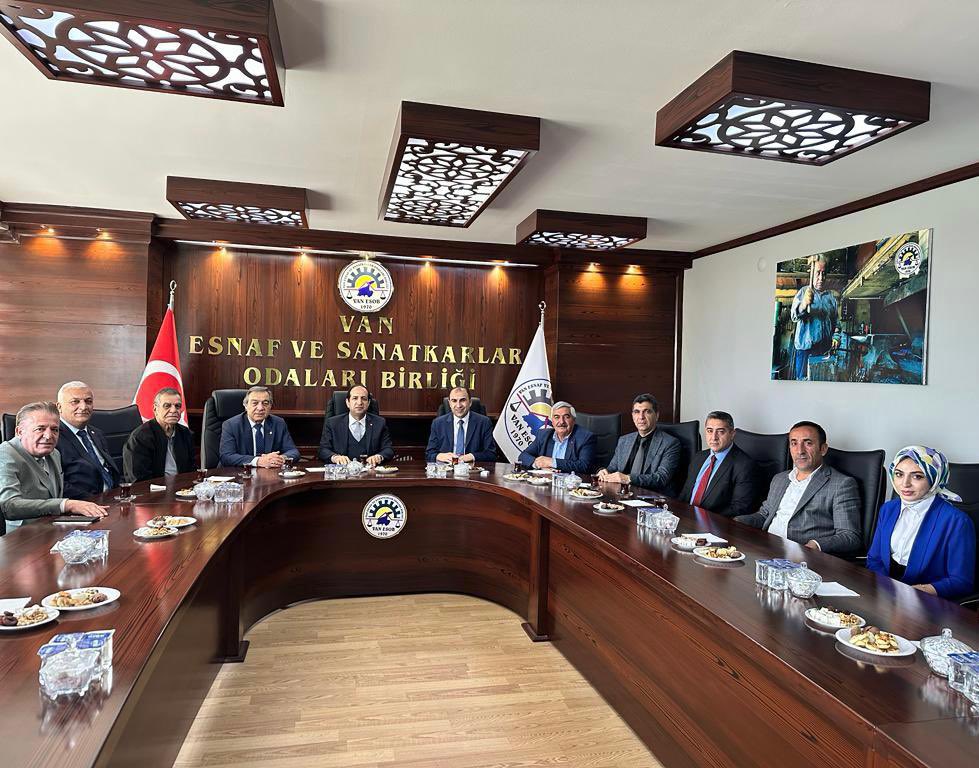 Van Esnaf Sanatkarlar Odaları Birliğini ziyaret ederek, Birlik ve Oda başkanlarımız ile bir araya geldik. Misafirperverlik leri ve sıcak karşılamaları için teşekkür ederim. <a href="/isaberge65/">İsa Berge</a>
