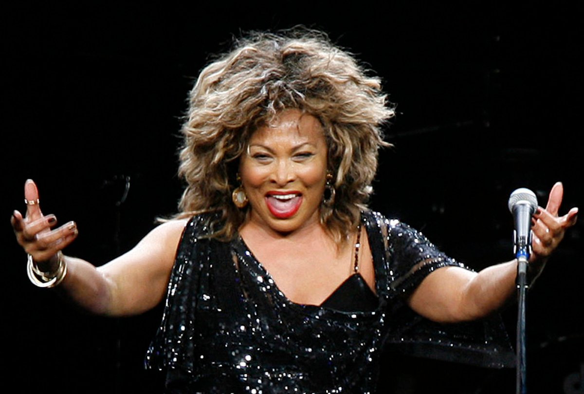 Classic105Kenya's tweet photo. Our moment of inspiration! 

Oprah asked Tina Turner how did she find her happiness...and Tina said that she found her happiness because she DESIRES FOR NOTHING. Take a moment and let that sink in. 
@ItsMainaKageni 
#MainaAndKingangi https://t.co/wz8jRsyEkz