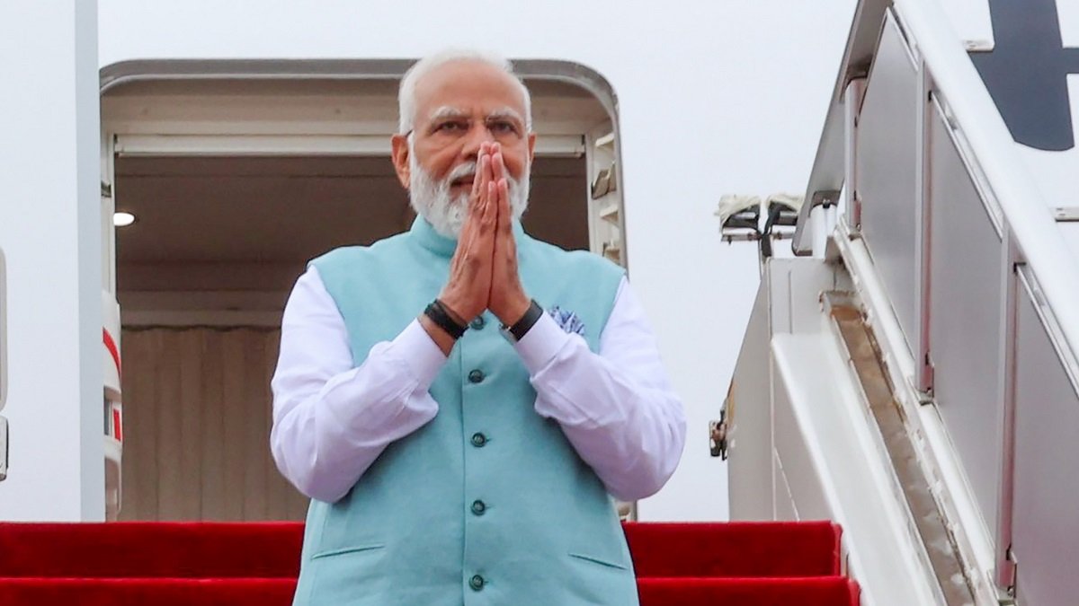 JantantraTv's tweet image. ➡️तीन देशों की यात्रा के बाद PM मोदी का पालम एयरपोर्ट पर 
हुआ भव्य स्वागत, उमड़े BJP कार्यकर्ता..

@PMOIndia @narendramodi @narendramodi_in @BJP4India #PMModi #ModiInAustralia #modiinjapan #BJP4IND #NarendraModi #Breaking #Jtv