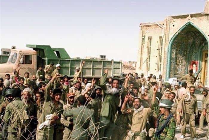 عشق جوشید
و خرمشهر راکد و خموش و خسته نشد
نخل هایش اگرچه خون می خورد
ریشه هایش اما به غم بسته نشد
آزادسازی خرمشهر مبارک
#دست_خدا 
#روایت_فتح
