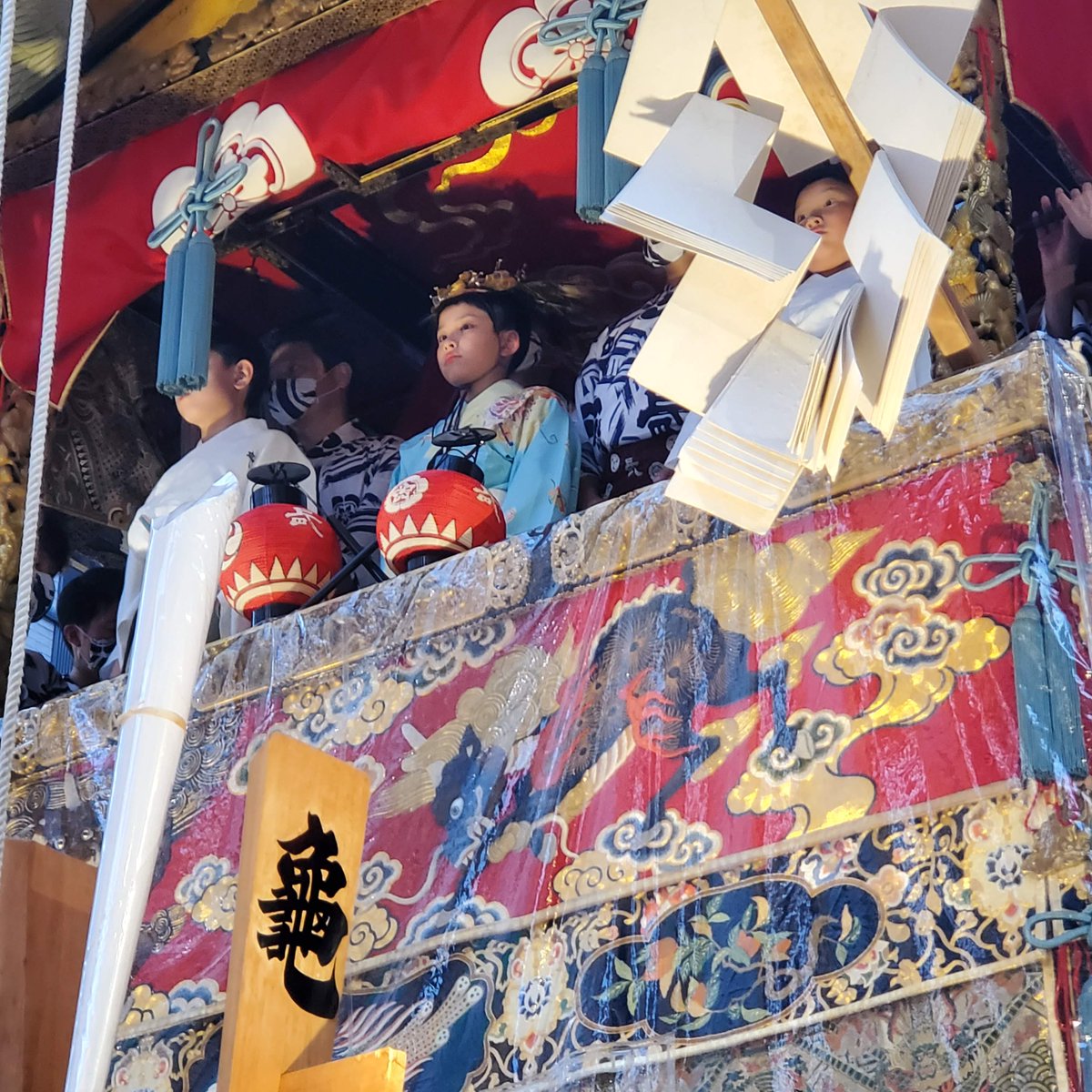 ⚔️💀VENGEFUL GHOSTS👹😇

For #folklorethursday I thought I'd take a look at the 'vengeful ghosts' that so worried the Heian aristocracy.
In Kyōto attempts to appease six of these ghosts would lead to the creation of two shrines and (inadvertently) the Gion Matsuri.
#Kyoto #京都