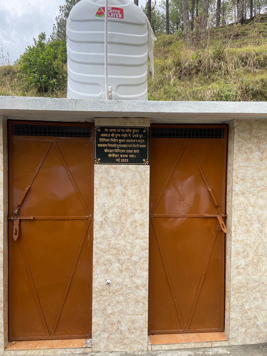 RtnNitin's tweet photo. Inauguration of 3 toilet blocks at Inter College Kandakhal Langur situated in a remote area of Pauri Garhwal

#Rotary #RotaryIndia #RID3100 #PeopleOfAction #BasicEducationAndLiteracy #washrag #Wash #Wins #areaoffocus #hygiene #ToiletBlocks #Garhwal #PauriGarhwal #Kandakhal #Kotdwara