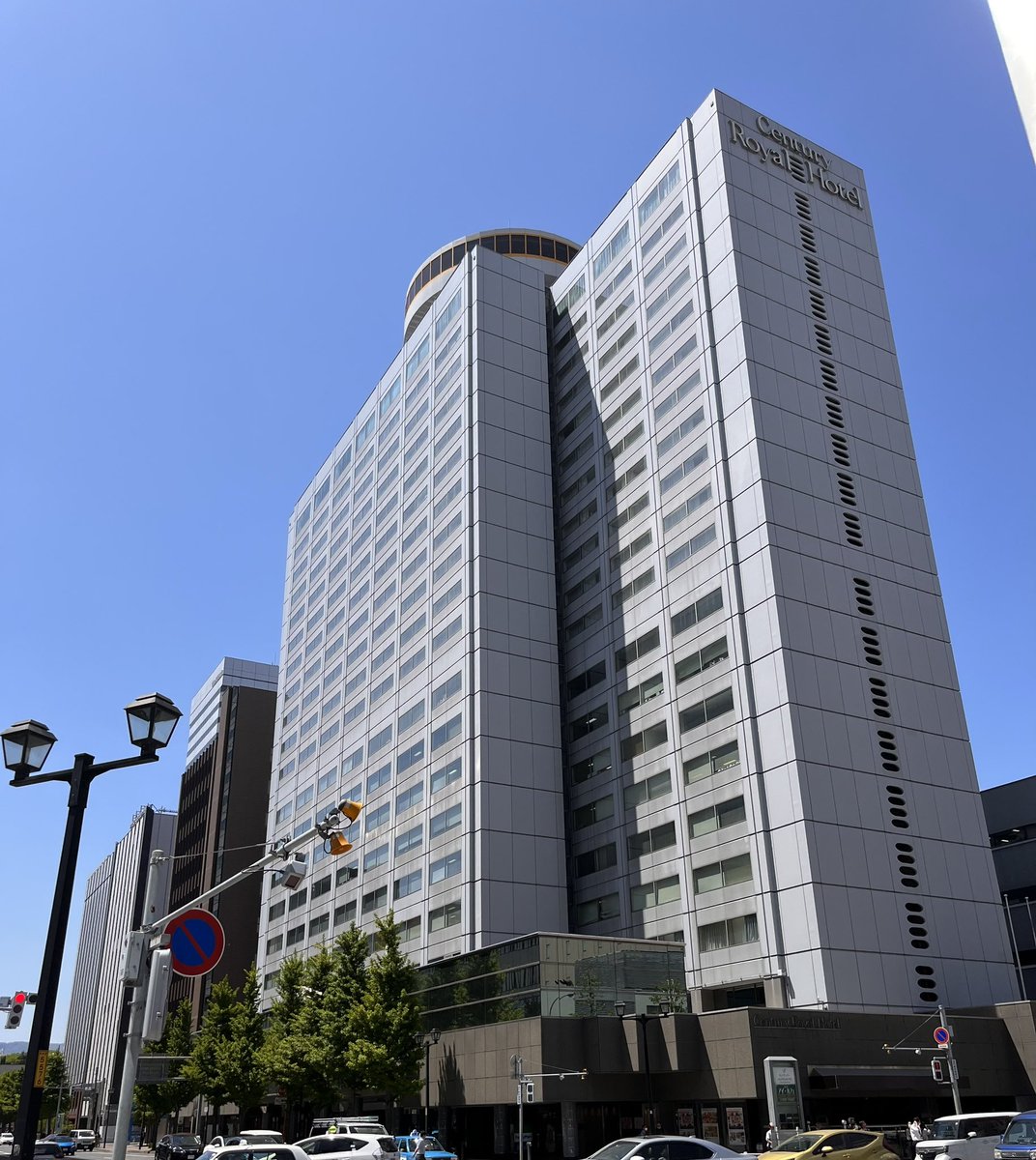 kotton105910's tweet photo. センチュリーロイヤルホテルも2024年5月に閉館ですよ。
札幌駅前、急激に変わりすぎ��すよね💦 https://t.co/es26UtFgNn