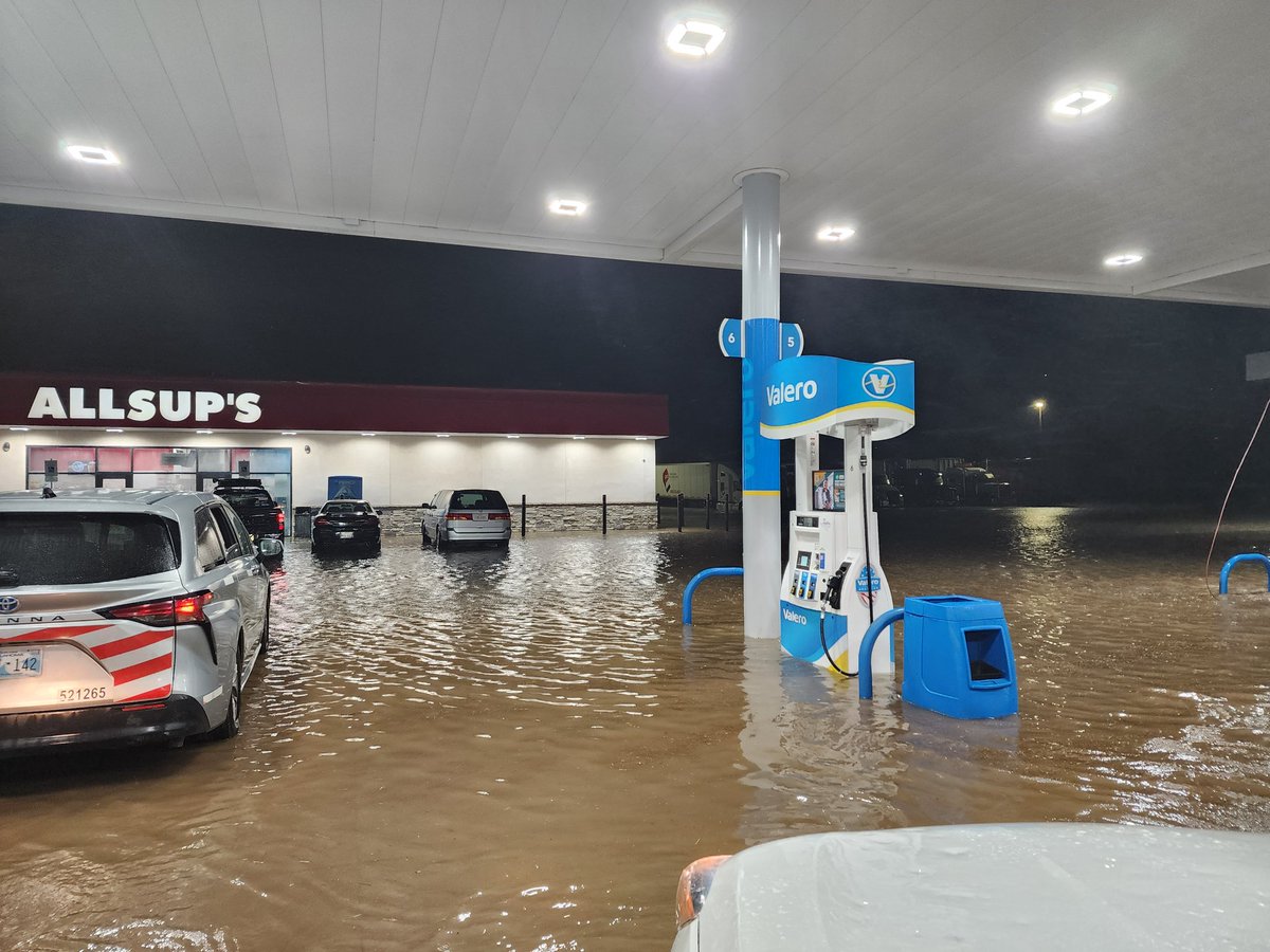 Allsups in Friona, TX a little water logged.. <a href="/NWSLubbock/">NWS Lubbock</a>
