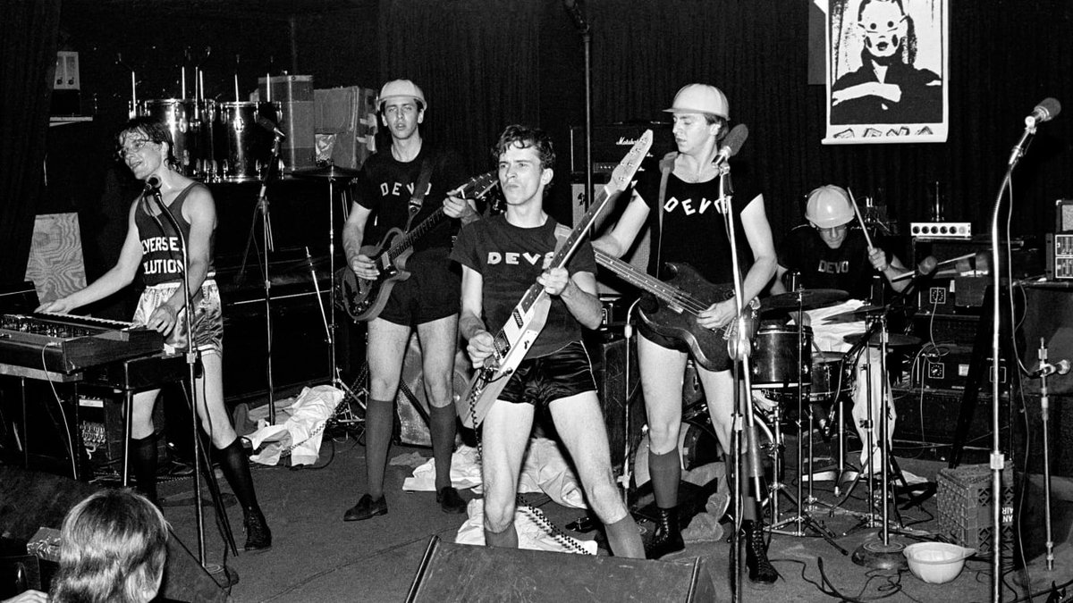 46 years ago today
Devo performing at Max's Kansas City in New York on May 25, 1977.

Photo by Ebet Roberts

#punk #punks #punkrock #postpunk #newwave #devo #history #punkrockhistory