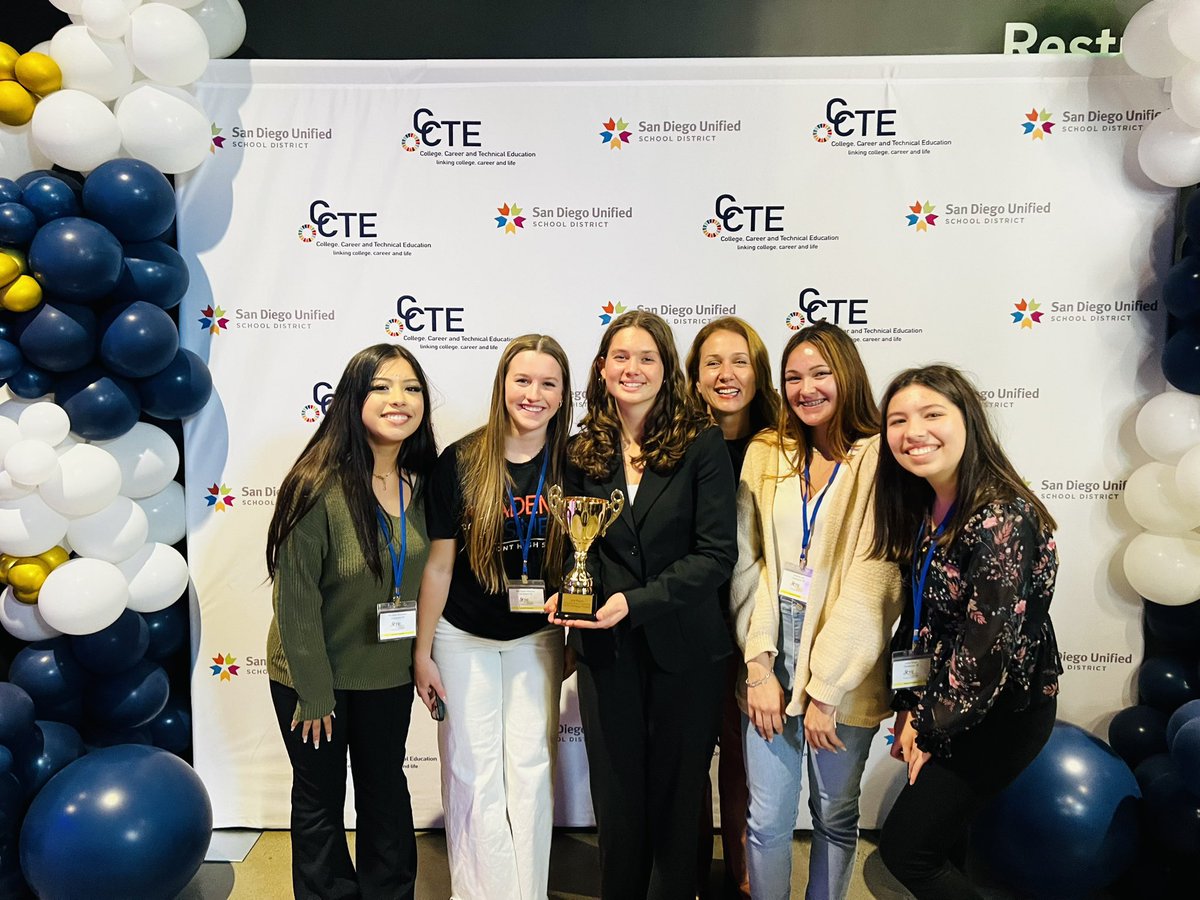 4 academy teams brought home trophies for best project presentations at the SDUSD CCTE Showcase. Congratulations students & teachers! Thank you for sharing all of the amazing learning happening at CHS sites.google.com/sandi.net/sdus… #ClairemontHS #BetterSD