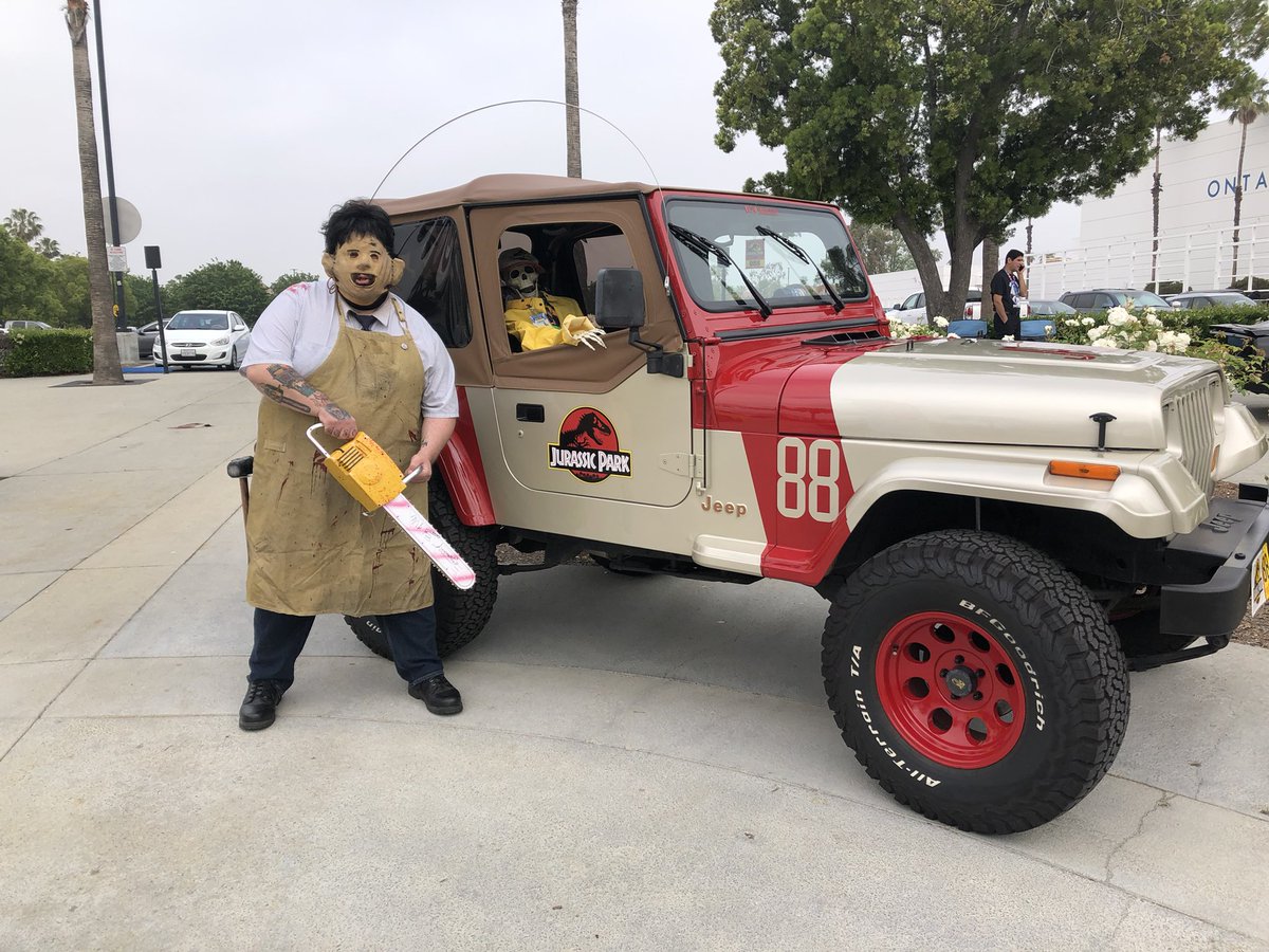 Jurassic Jeep 88 meets #leatherface!  
.
.
.
#TCM #texas #chainsawmassacre #horror #horrorfilms #classichorror #cosplay #comiccon #comicconrevolution #comicbooks #butcher #chainsaw #exhibitor
