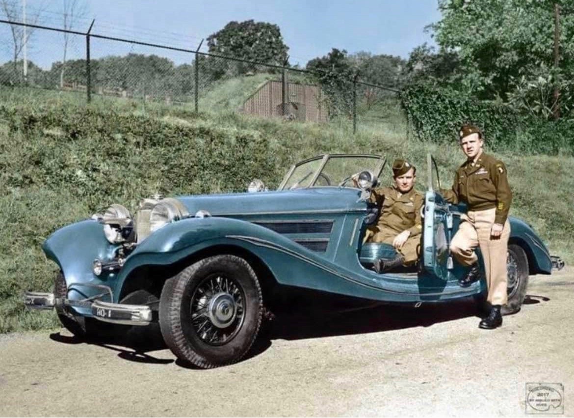 Sgt. Owen Henderson and Lt. James Cox of the 101st Airborne Division sit behind the wheel of Hermann Göring’s Mercedes 540K at Berchtesgaden, Germany. 🪂