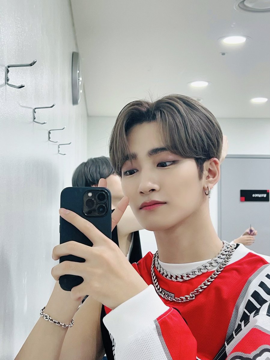 by_EPEX's tweet photo. [#제프]

별도 달도 따줘요⭐️🌕

#EPEX #이펙스 #JEFF #제프 #젶프프 https://t.co/XKIg4HceHj