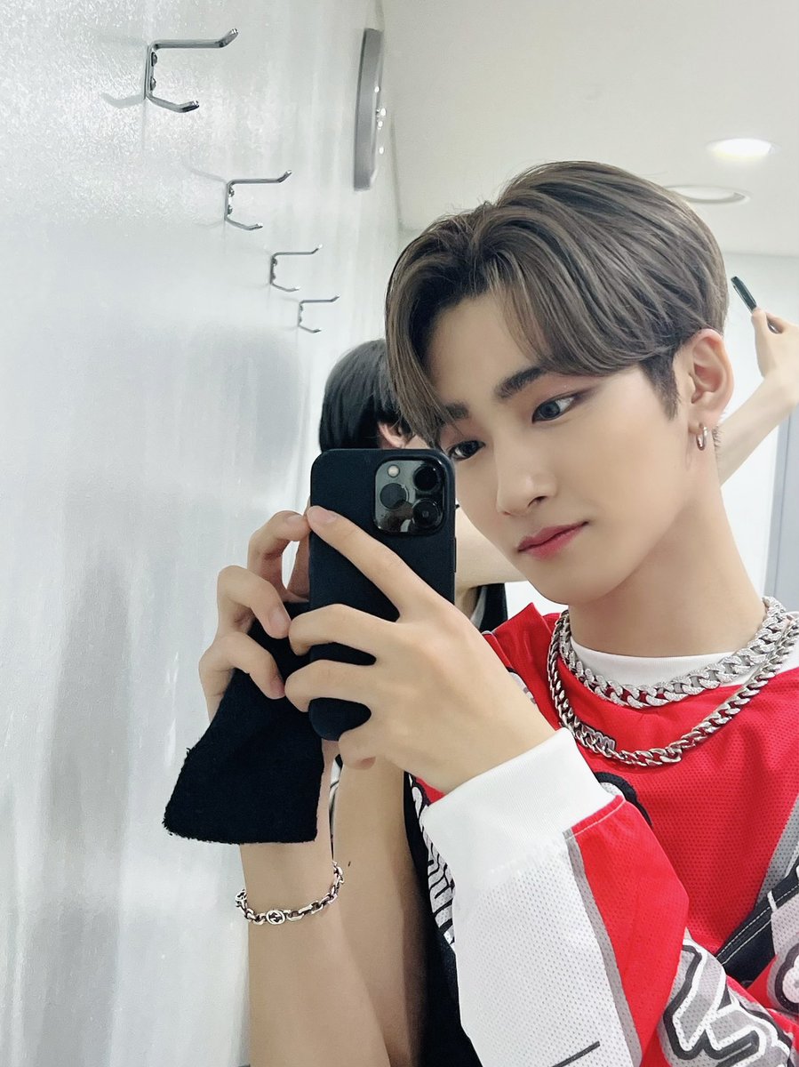 by_EPEX's tweet photo. [#제프]

별도 달도 따줘요⭐️🌕

#EPEX #이펙스 #JEFF #제프 #젶프프 https://t.co/XKIg4HceHj