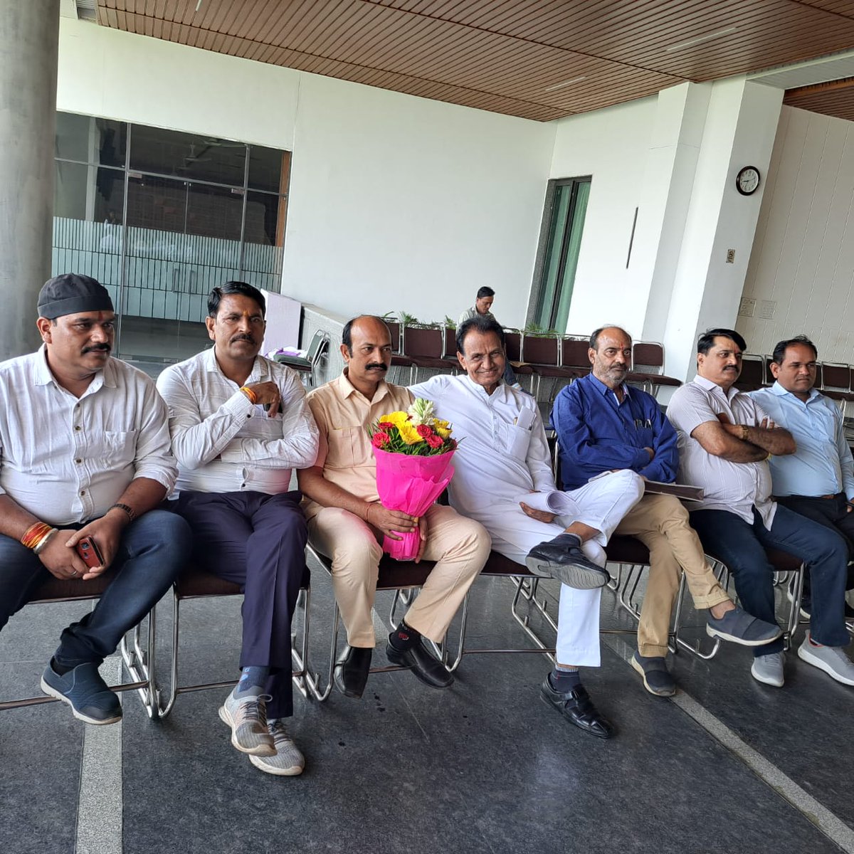 आज का दिन ग्राम रोजगार सहायकों के लिए ऐतिहासिक दिन हो सकता है आज हमारे सभी साथी भाई सीएम हाउस में गए हैं बाबा महाकाल <a href="/ChouhanShivraj/">Shivraj Singh Chouhan</a> जी को आशीर्वाद प्रदान करे की हमारा जिला संवर्ग का आदेश हो सके।
 जीआरएस एकता जिंदाबाद 
<a href="/ChouhanShivraj/">Shivraj Singh Chouhan</a> <a href="/treetesh07/">रीतेश तिवारी</a> <a href="/GRSUnionMP/">GRS Union MP</a> @Iamsisodia1 <a href="/pcravt/">Poonam Ravt Journalist</a>