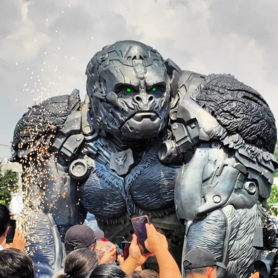 marc_tf's tweet photo. Hoy fue un día muy cool, hoy fue la inauguración de las estatuas de Optimus Prime y de Optimus Primal en @Perisur, muchas gracias @ParamountMexico por traer a estos dos jefes ❤️🇲🇽
#TransformersEnMéxico https://t.co/rZBH2LtaWO