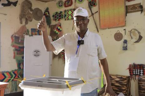 TheDailySomalia's tweet photo. Today, #Puntland makes history! After 56 long years, the power is truly in the hands of the people with the first-ever 1p1v election!
People queue to vote at polling stations across 30 Districts in #Puntland.
#PLGE #PuntlandElections #PLElections https://t.co/8bBikzAeS3