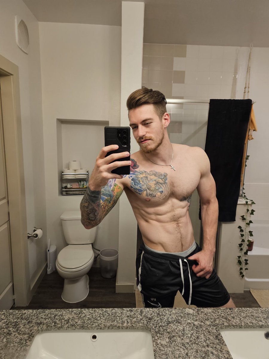 Hot Dudes Good Mood 🇺🇦 on Twitter: "RT @The_Lucas_King: Good night 🌑"