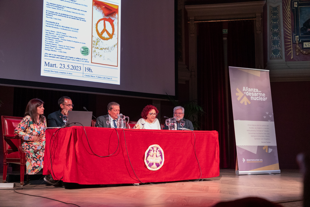 TimMilesWright's tweet photo. 45 organisations in Spain came together this week to form the Alliance for Nuclear Disarmament (Alianza por el Desarme Nuclear). Their mission: to persuade the Spanish government to join the UN Treaty on the Prohibition of Nuclear Weapons. @ADesarmeNuclear https://t.co/57tQ3z03TB https://t.co/zoucHJUPsb