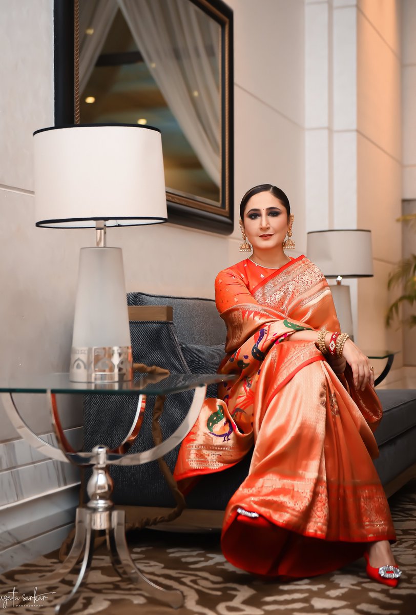 geetikaganju's tweet photo. I know, I know :-)
बड़े अच्छे लगते हैं,
ये धरती ये नदिया ये रैना,
और,
और Saree में हम I
.
.
On the 22nd of May in Kolkata. #TalkTheStage
#GitikkaGanjuDhar #SareeLove https://t.co/qk0UzCF0nn