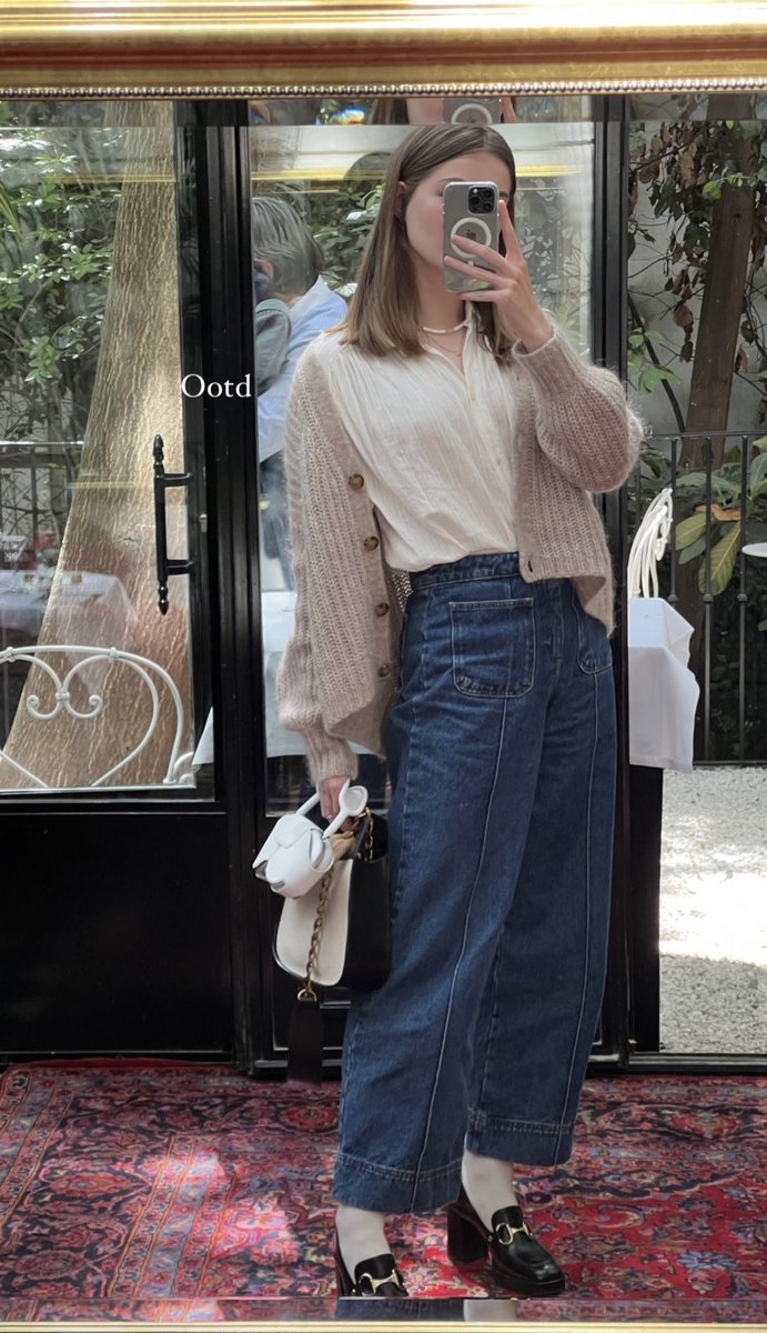 auberosey's tweet photo. Outfit of the day. 💁🏻‍♀️ https://t.co/Kj4wcsgFOE