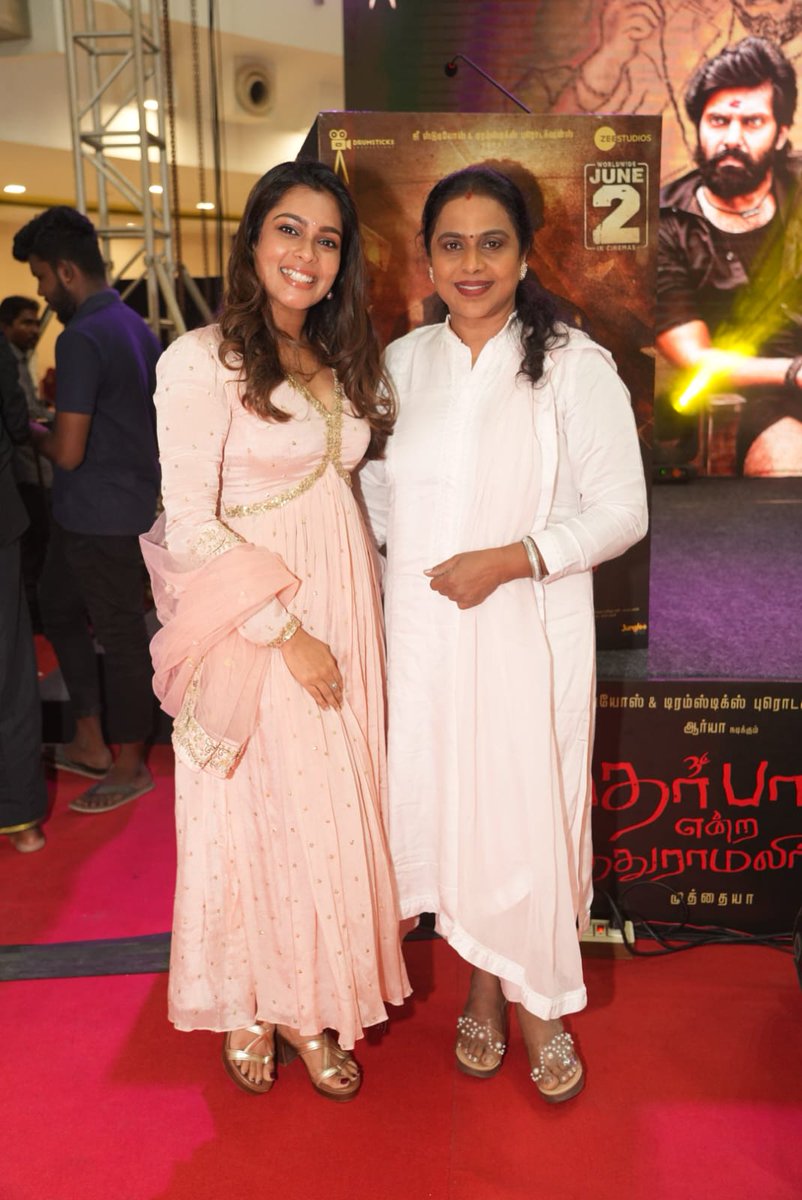 muthukumar_m1's tweet photo. My favourite host 🎙️💚
And
Beautiful ❤️❤️❤️ @KikiVijay
Hosting on #KEMAudioLaunch
So beautiful 🙈💜 @KikiVijay
#kiki
#kikisdancestudio
#kikivijay https://t.co/no2t6zFqYq