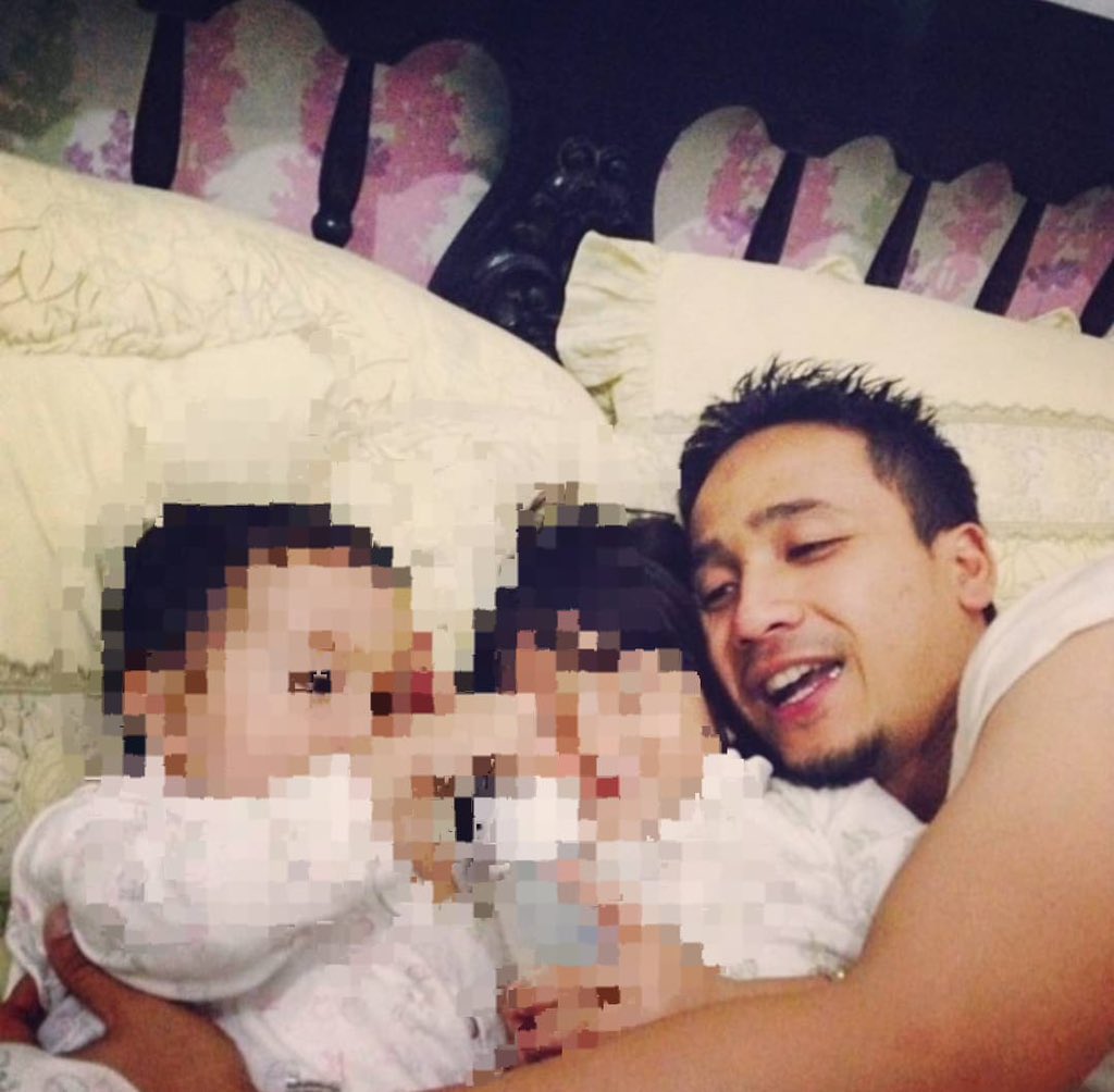 elo harusnya minta Info ke gue Ngehek…
Mau tau gak siapa org Sakti dibelakang neh Laki Tukang Pukul?