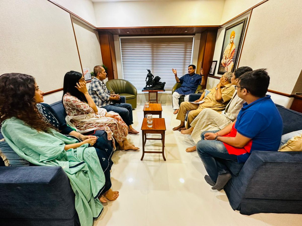 The cast of the film 'The Kerala Story' met Union Minister Shri @nitin_gadkari Ji in Mumbai today. The film's producers, Shri @VipulAlShah, Shri @Aashin_A_Shah, and actresses @adah_sharma, @iyogitabihani, and @soniabalani9 were also present.