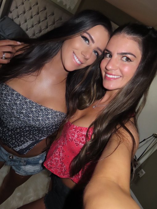 1 pic. Love my bestie so much! Love her to the moon and back @cupofcarliejo https://t.co/AO4vSGoSjV