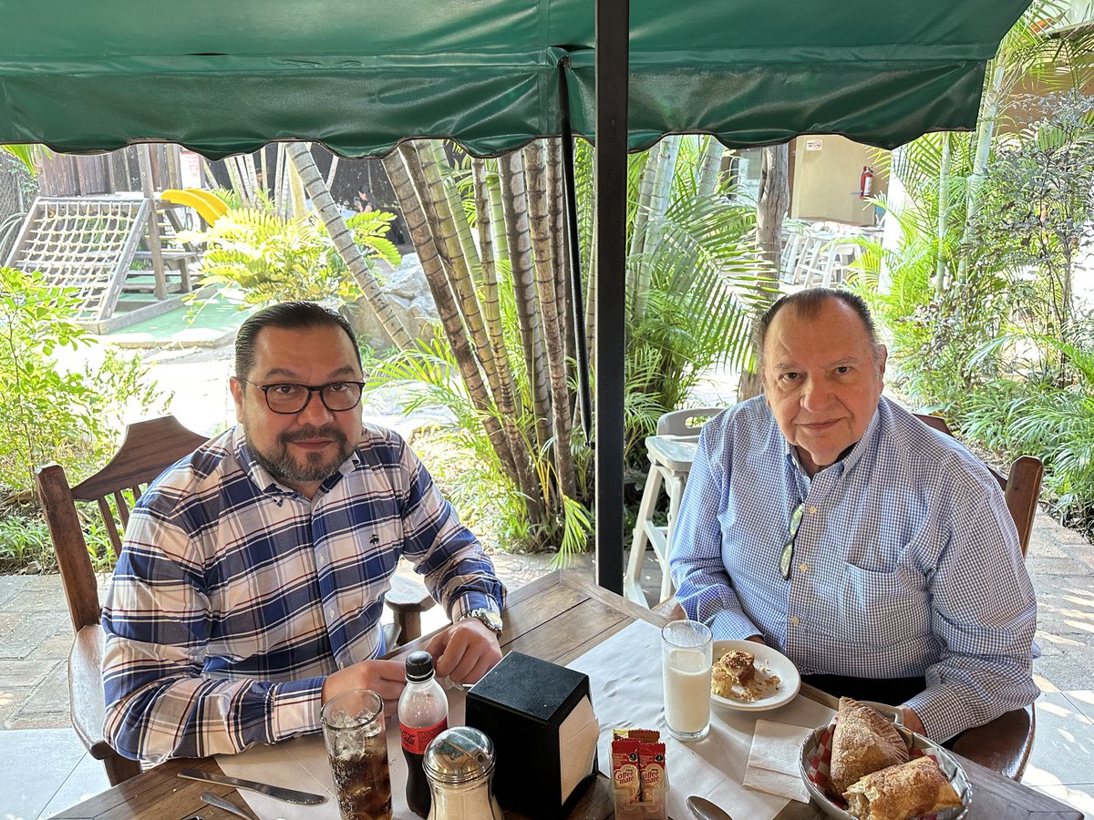 RAFAVERDUZCO's tweet photo. Desayuno con “El jefe”… https://t.co/oqhiFpOCQ7