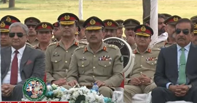 Army Chief General Hafiz Syed Asim Munir and former Army Chief General Qamar Javed Bajwa (R) at the main event of #Youm_E_Takreem at GHQ.