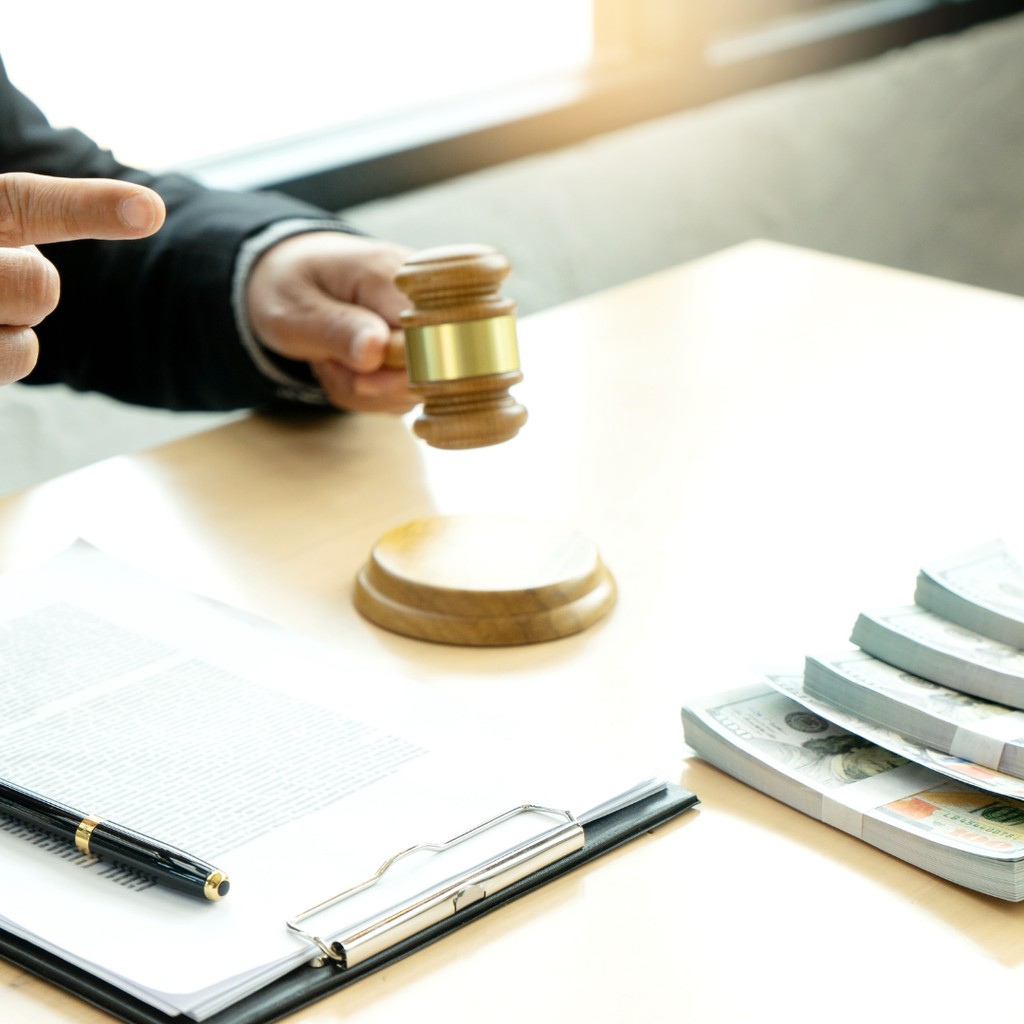 JoSaundersAU's tweet image. Here are three things you can do to make your offer a competitive one when you’re ready to make your move.

Read the full article: Three Ways to Win in a Bidding War
▸ athomeonthehillsinva.wpcomstaging.com/three-ways-to-…

#BuyingandSellingwithME #AtHomeontheHillsinVA #MilitaryRelocation #FootForward