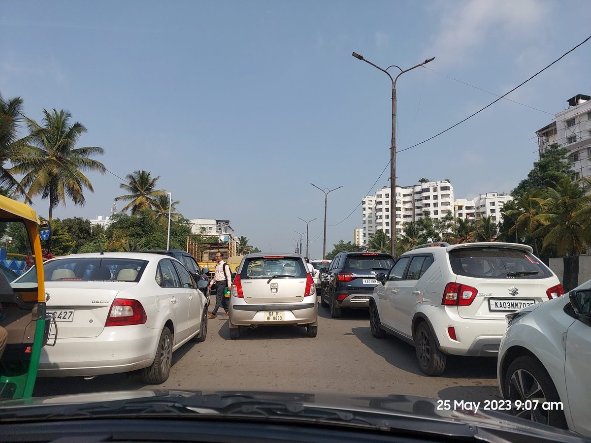 @wftrps @halairporttrfps crossing #Marathalli bridge has been taking more than 20 minutes.... Today it was 30 minutes... #Bengaluru #traffic #cityplanning