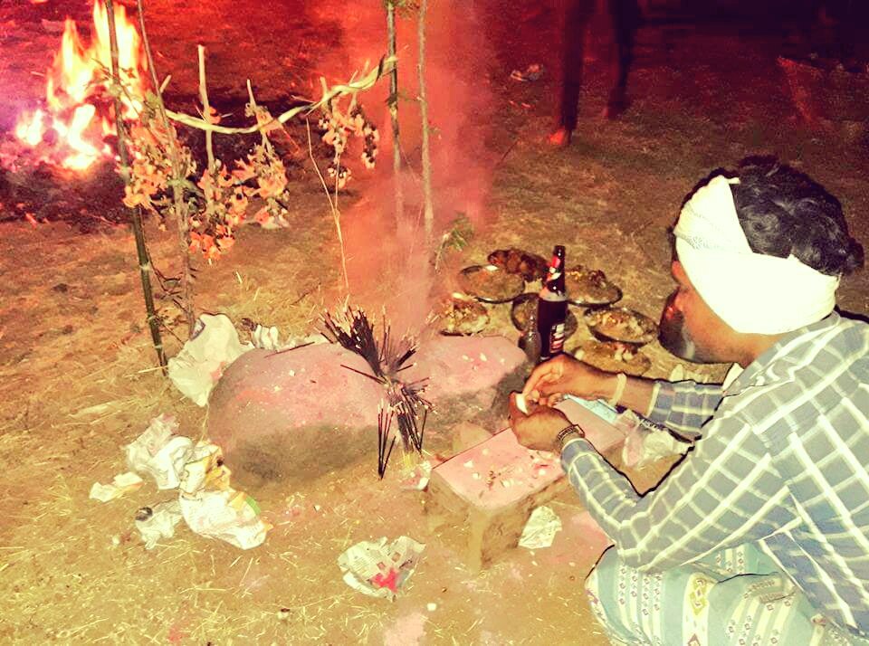 आदिवासी हिंदू नही है और हिंदू वर्णव्यवस्था का हिस्सा नही है 
आदिवासीयो ने कभी मंदिरो मे प्रवेश के लिए युद्ध नही किया 
#NewParliament का उद्घाटन वर्णव्यवस्था वाली संस्कृति से किया जा रहा है
इसलिए
आदिवासी राष्ट्रपति के द्वारा उसका उद्घाटन नही करवाया जा रहा!
#SengolNewParliament