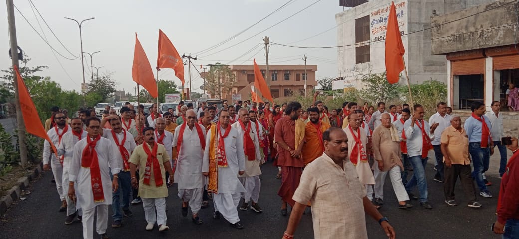 Krishan79060830's tweet photo. ' विराट ब्राह्मण महाकुम्भ ' कोटा,27अगस्त रविवार 2023 का गणेश निमंत्रण भगवान खड़े गणेश जी कोटा को कार्यक्रम का मार्गदर्शन - संयोजन आदरणीय भाई साब भुवनेश्वर जी शर्मा  ' चच्चू भैया ' द्वारा उपस्थिति हम सभी विप्र बन्धुओं की............जय परशुराम. https://t.co/lFeYj5n4H3