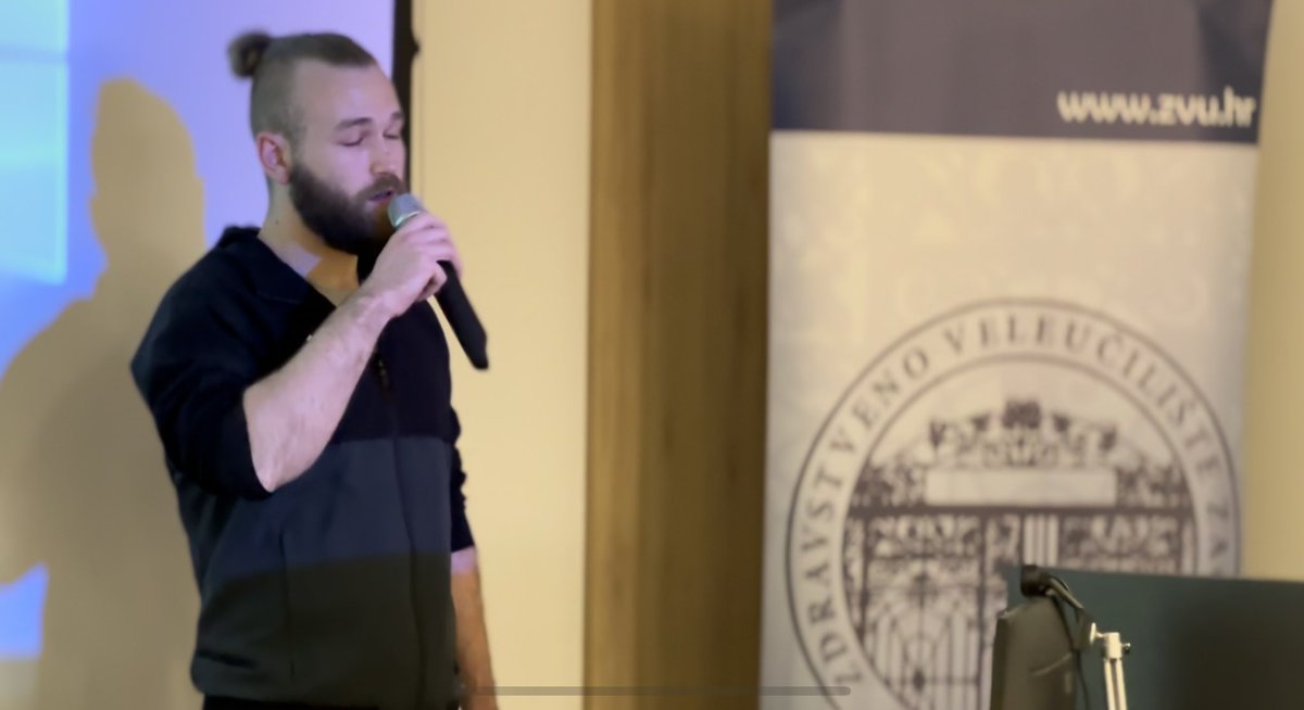 Završne pripreme za sutrašnju konferenciju #DEN projekta s vrijednim #ZVU volonterima 🇪🇺🇭🇷🇲🇰🇷🇸🇸🇮🇸🇪💪🏻 Vidimo se uskoro! 🤓

Više na zvu.hr/poziv-na-den-k…