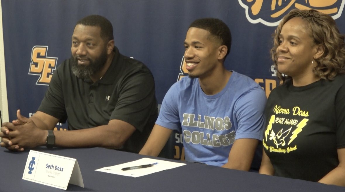 Seth Doss, surrounded by family and friends, made his college decision official on Wednesday. 

hear from the Southeast Spartan about committing to Illinois College and what he'll miss about the East Side 
channel1450.com/2023/05/24/sou…