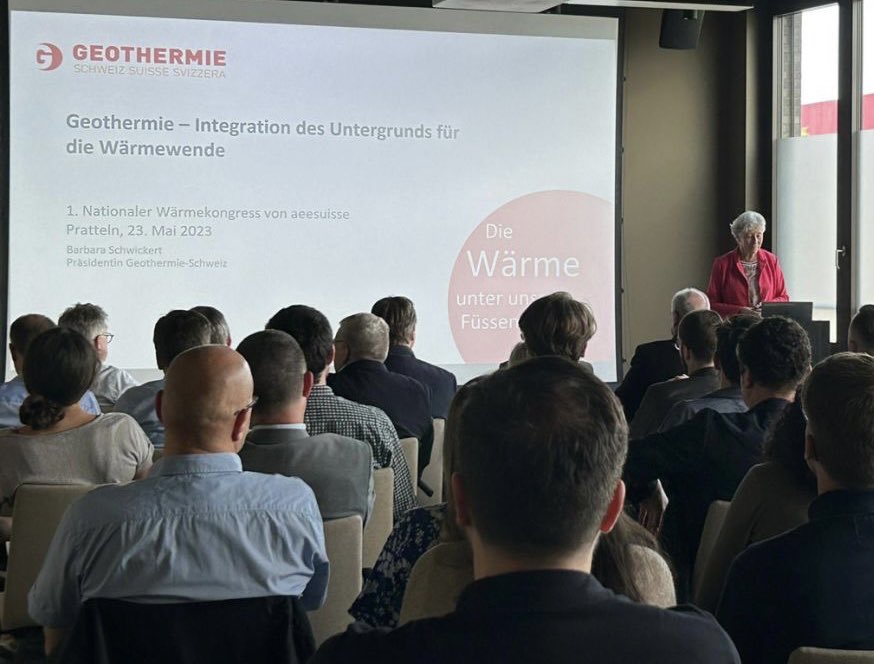 1. Nationaler Wärmekongress von <a href="/aeesuisse/">aeesuisse</a> mit vielen konkreten Lösungen. Danke, konnte ich als Präsidentin von Geothermie Schweiz zum Thema referieren. Das Potenzial zu erneuerbarer, lokaler Wärmeversorgung durch Geothermie ist gross!