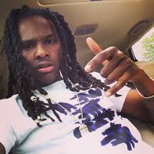 OTFFrance_'s tweet photo. Lil Durk a propos de la mort de son cousin Nuski dans son titre Pelle Coat :

"J’avais tellement honte, il est mort juste devant moi et ma tante m’a dit que je suis un traître" 

*Image de Durk sur la scène de crime de Nuski en 2014*

RIP Nuski ❤️‍🩹 #almosthealed https://t.co/dmdd7mL3qa