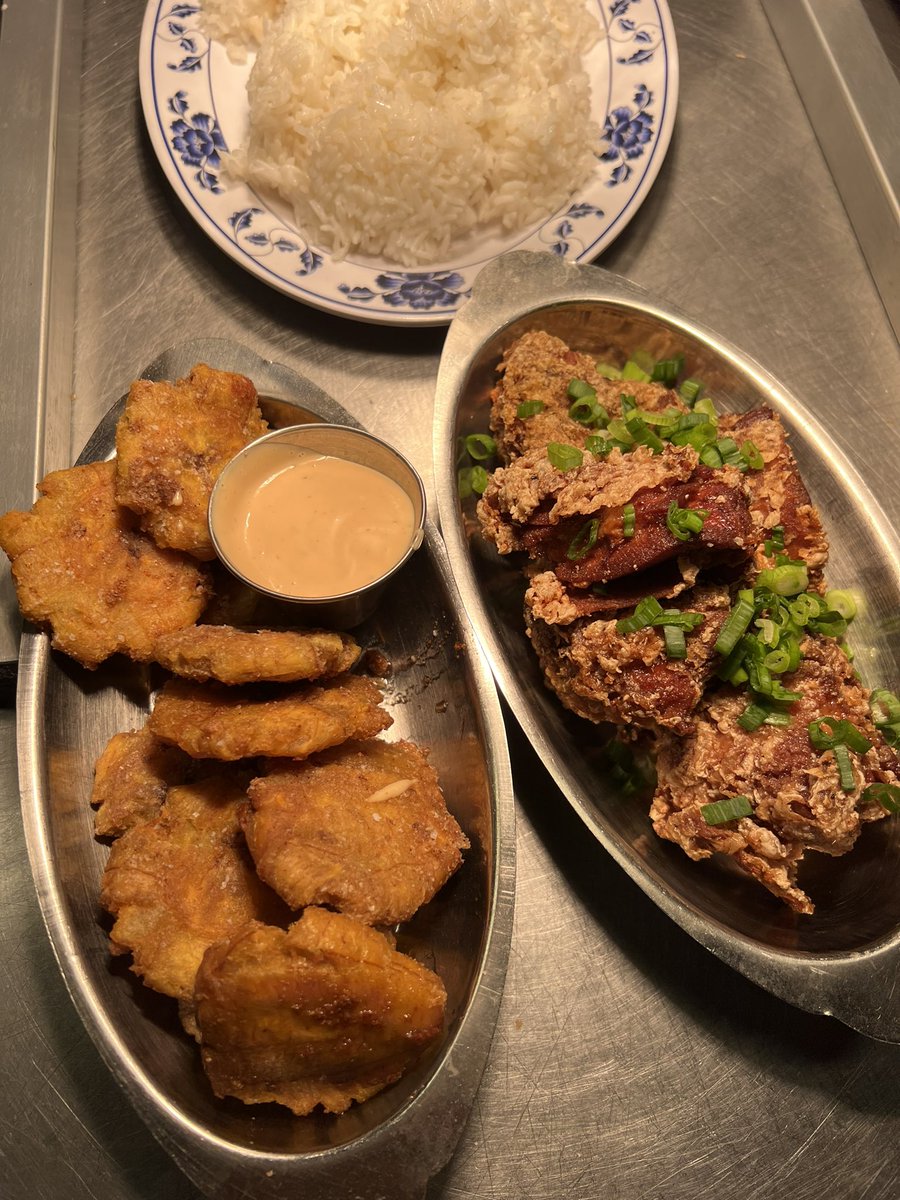 holajosegarzon's tweet photo. Testing CHINO BORICUA for the next Chifa Baby! Pop up • Garlic tostones w/ mayo ketchup + pollo frito 🥡 ya tú sabeeee🇵🇷 https://t.co/REXY3MJRb8