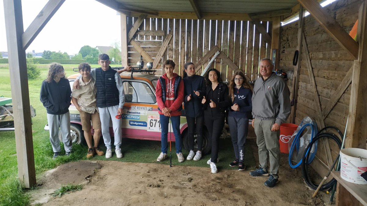 Changement de décor pour les 3ème de la section golf ⛳️ avec une découverte du golf de l’hippodrome d’Alençon en compagnie de leur entraîneur M.Le Ponner.