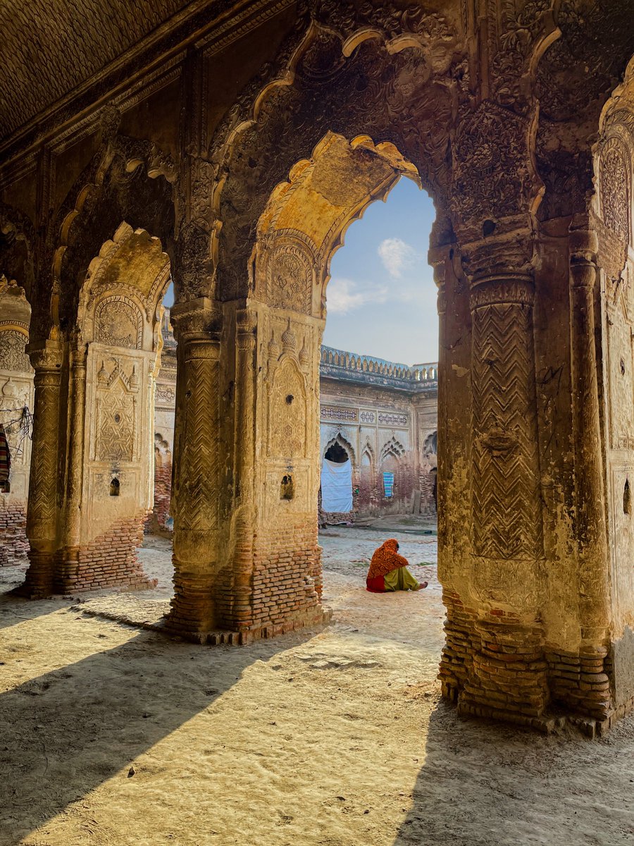 Drop a photo of #HeritageMonument from your gallery 

Makka Darzi Imambara, Khairabad UP