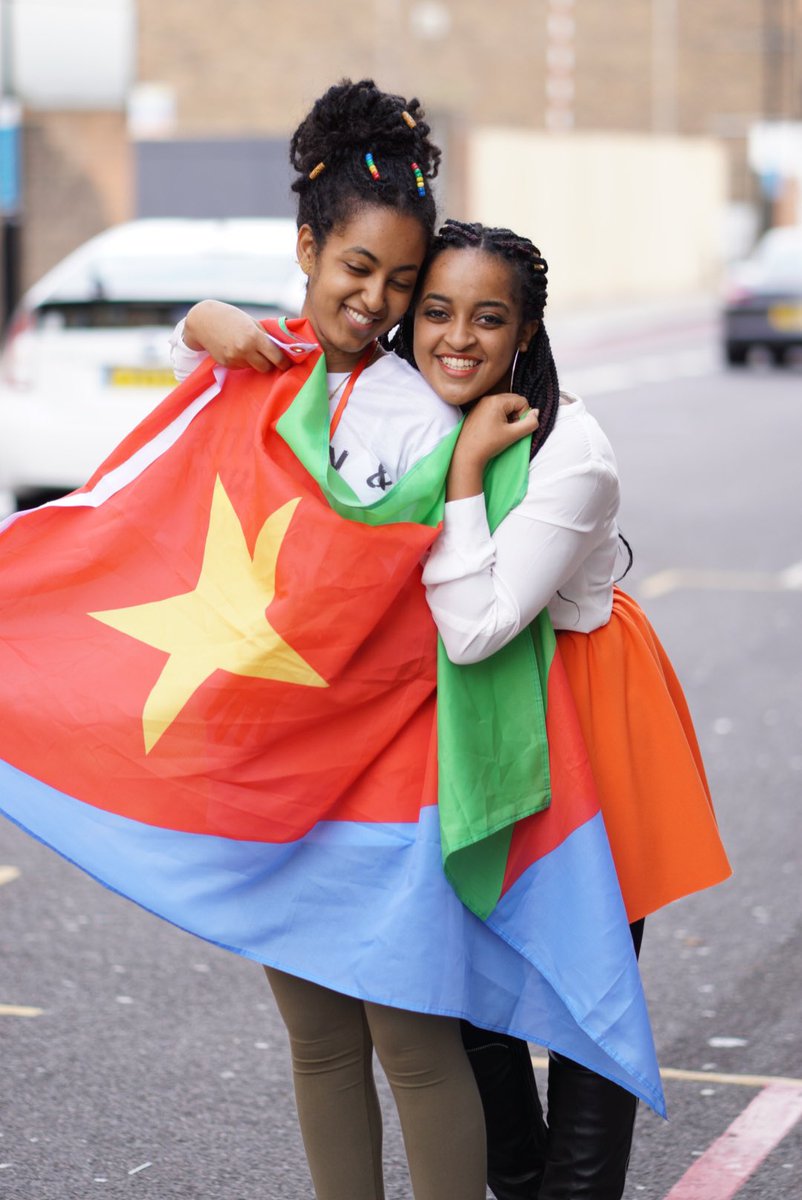 Good morning beautiful people ☀️

„Show us the flag and the face!“ - they said 😌😏

#Eritrea
#EritreaAt32 ❤️🇪🇷✊🏽✊🏽✊🏽