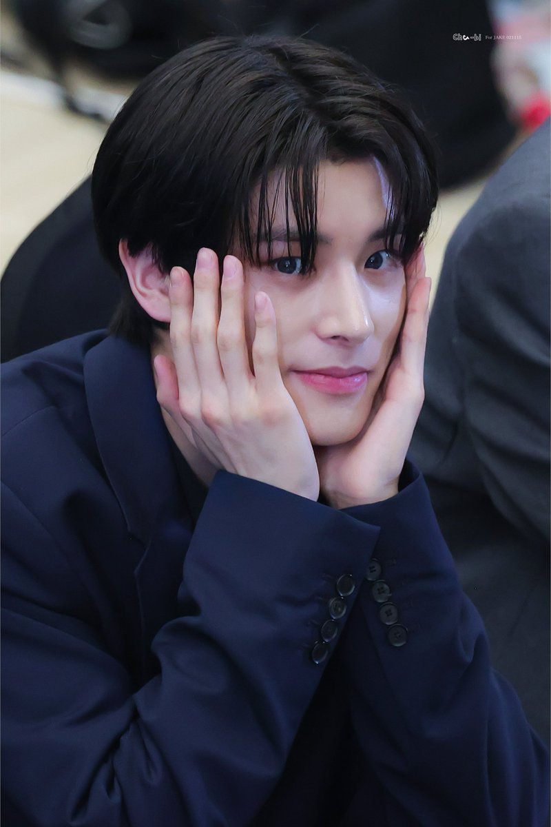 230524 🍑

#ENHYPEN #엔하이픈  
#JAKE #제이크 #ジェイク