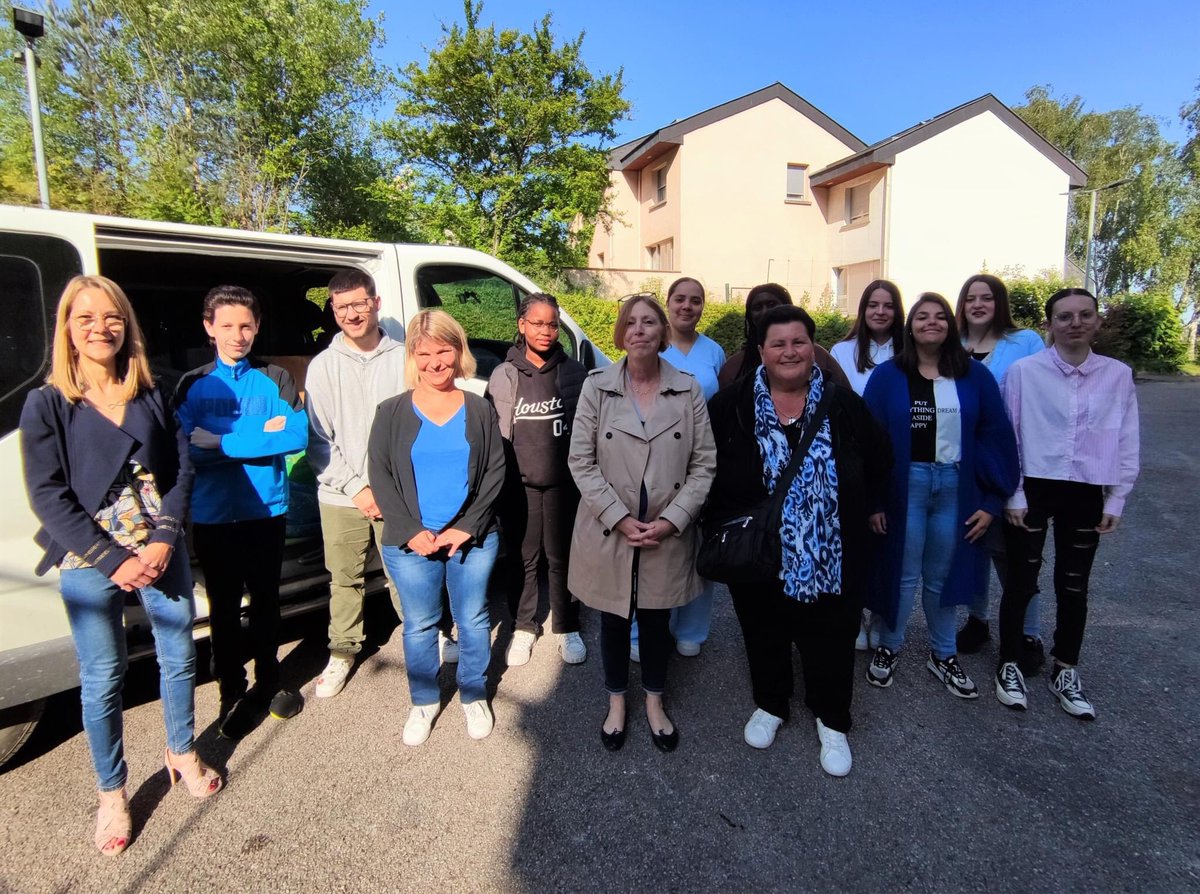 Les 2ATMFC ont noué un partenariat avec le vestiaire solidaire de Grand Couronne, pour récolter, entretenir le linge et le trier. 
Elles seront présentes demain matin sur le marché de 8h à 12h.
Les bénéfices seront pour le Vestiaire Solidaire !