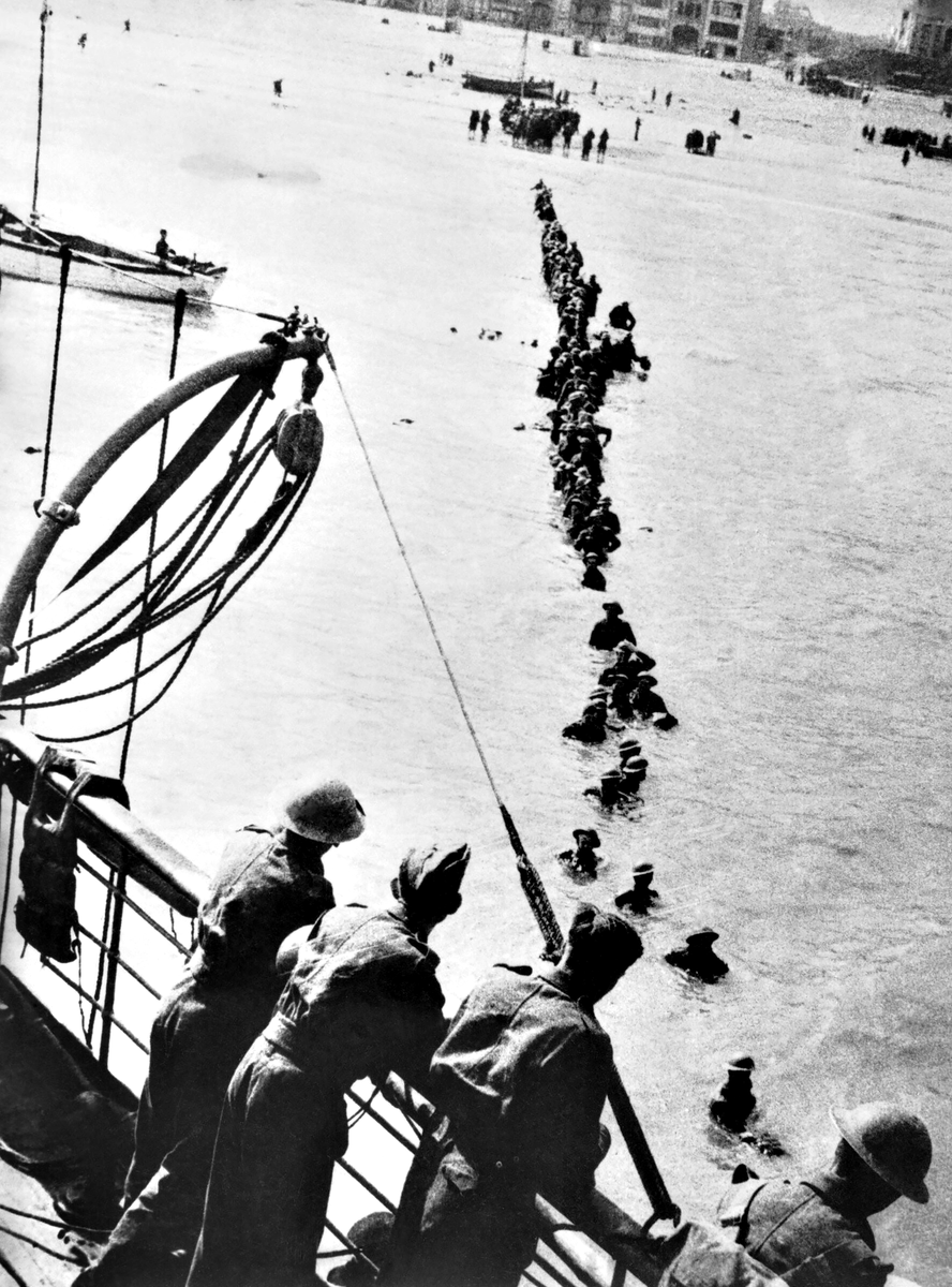 SSAFA's tweet photo. #OnThisDay in 1940, Operation Dynamo, the evacuation of Allied soldiers from #Dunkirk began. By 4 June, 338,226 soldiers had been rescued by a hastily assembled fleet of over 800 vessels. PM Winston Churchill hailed their rescue as a "miracle of deliverance". #Dunkirk83 #WW2 https://t.co/TwNdzbGEwK